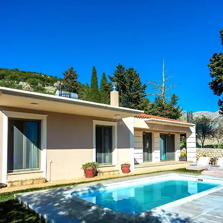 La Casa Di Athena أرغوستولي